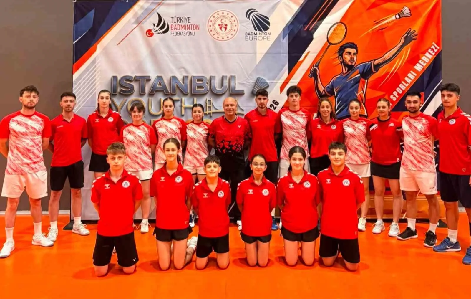 Badminton Süper Ligi’nin zirvesinde Erzincan ekipleri yer aldı
