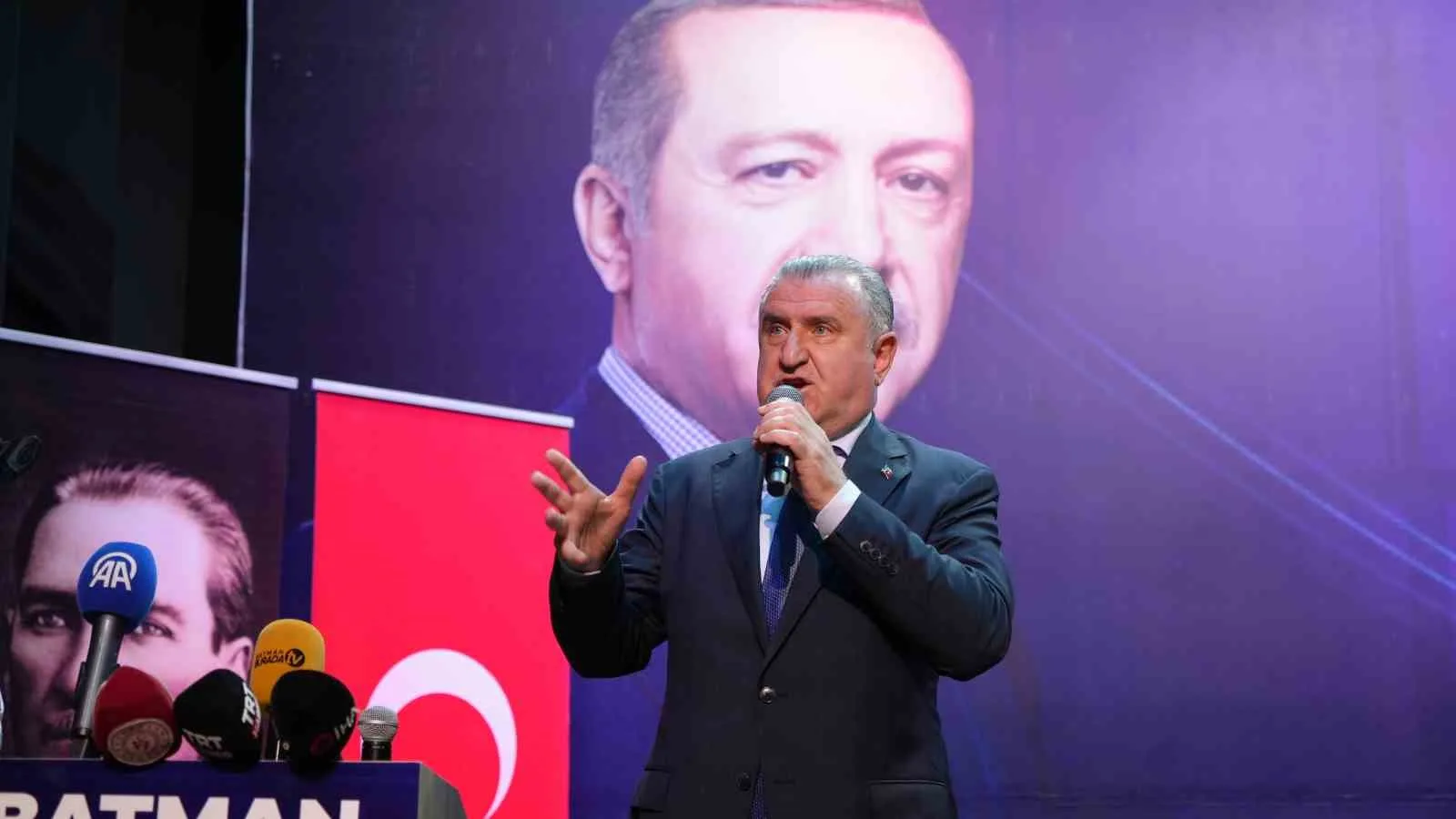 Bakan Bak: "Her şey gençler için, Batman’a yatırımlarımız sürecek"