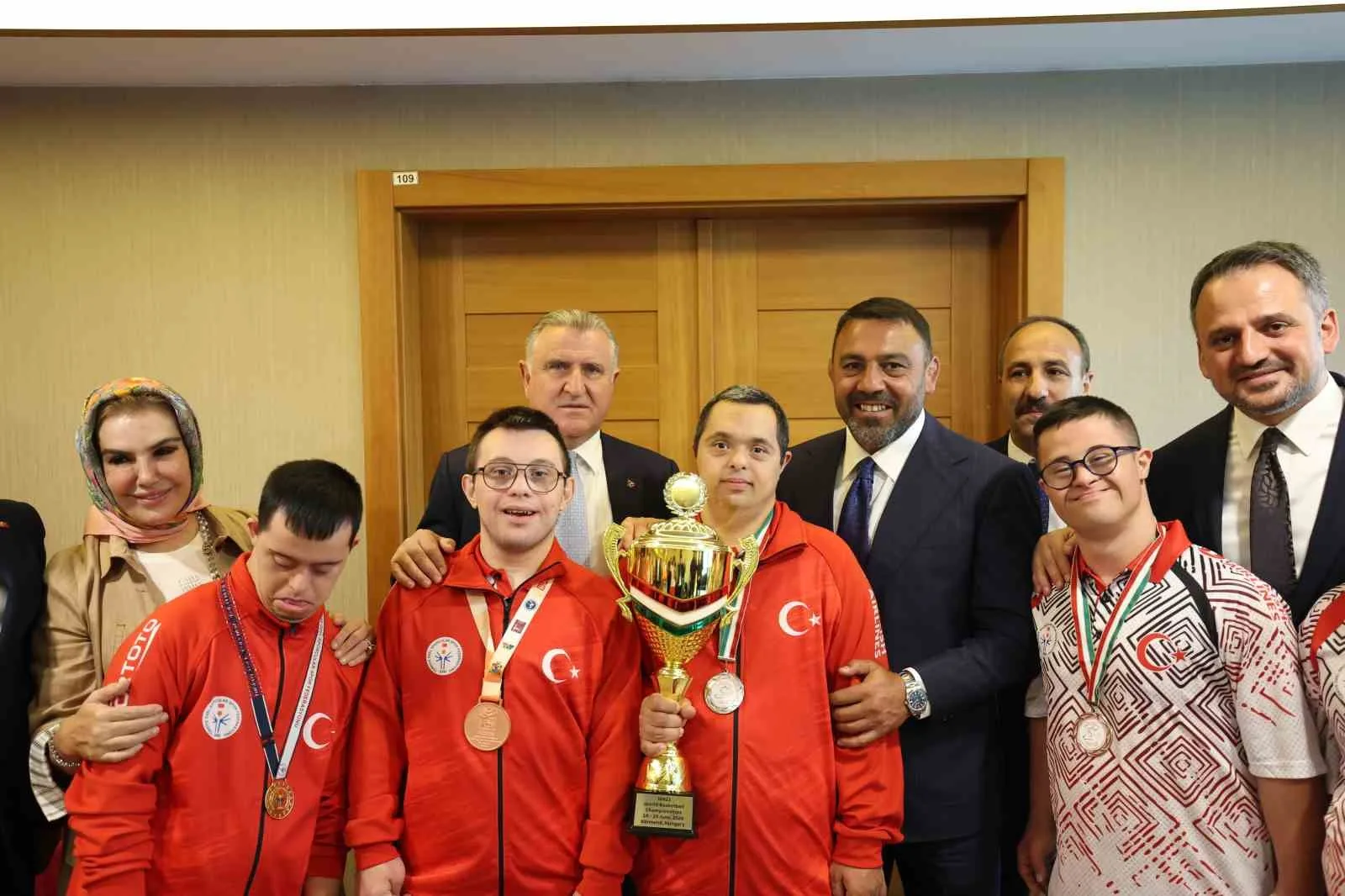 Bakan Bak özel sporcular ile bir araya geldi
