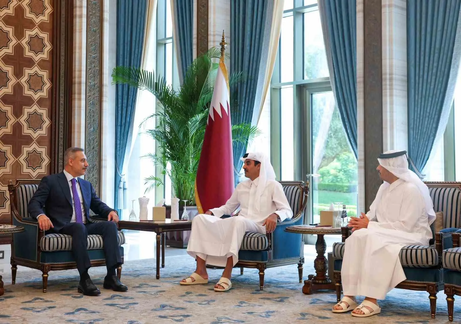 Bakan Fidan, Katar Emiri Al Thani ile bir araya geldi