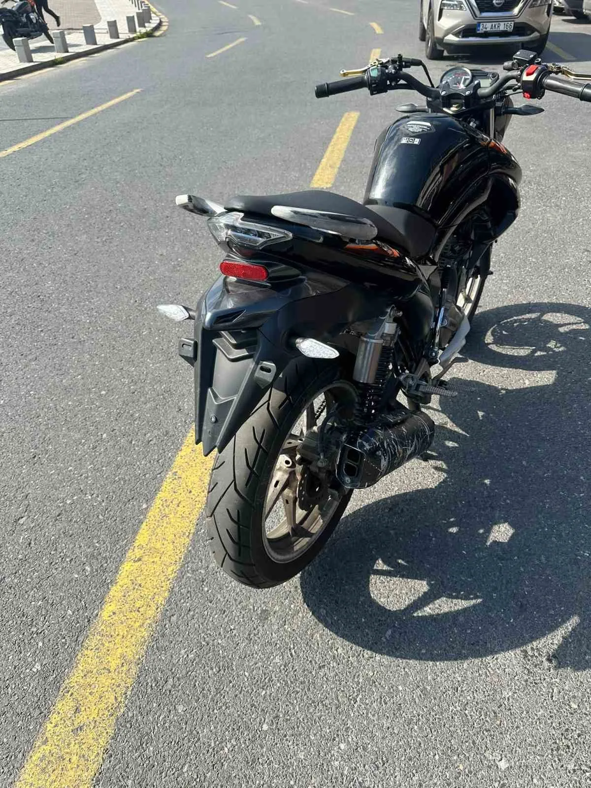 Başakşehir’de plakasız ve ehliyetsiz motosiklet sürücüsüne 131 bin liralık ceza