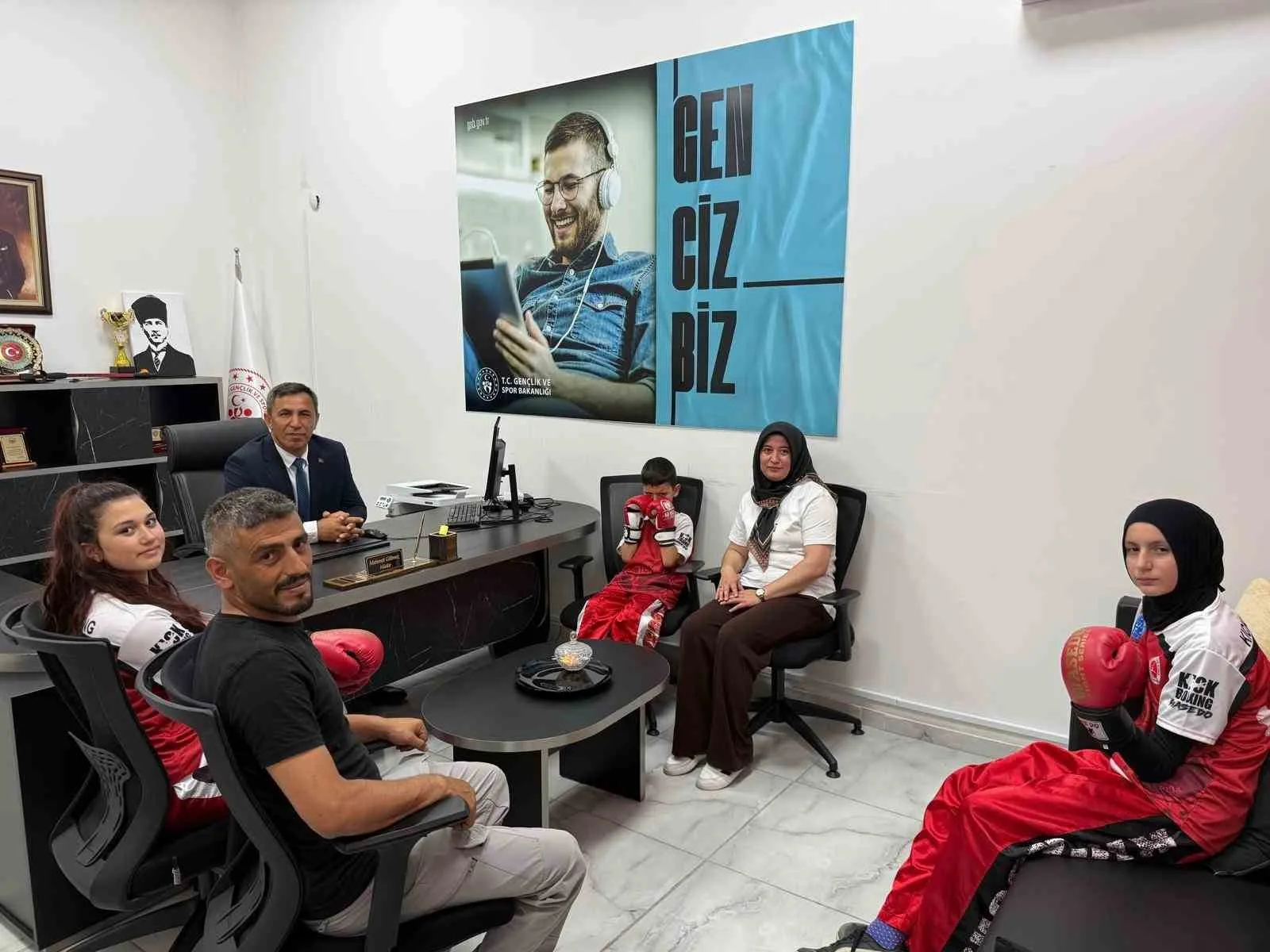 Başarılı sporculardan Beylikova Gençlik ve Spor İlçe Müdürü Gülmez’e ziyaret