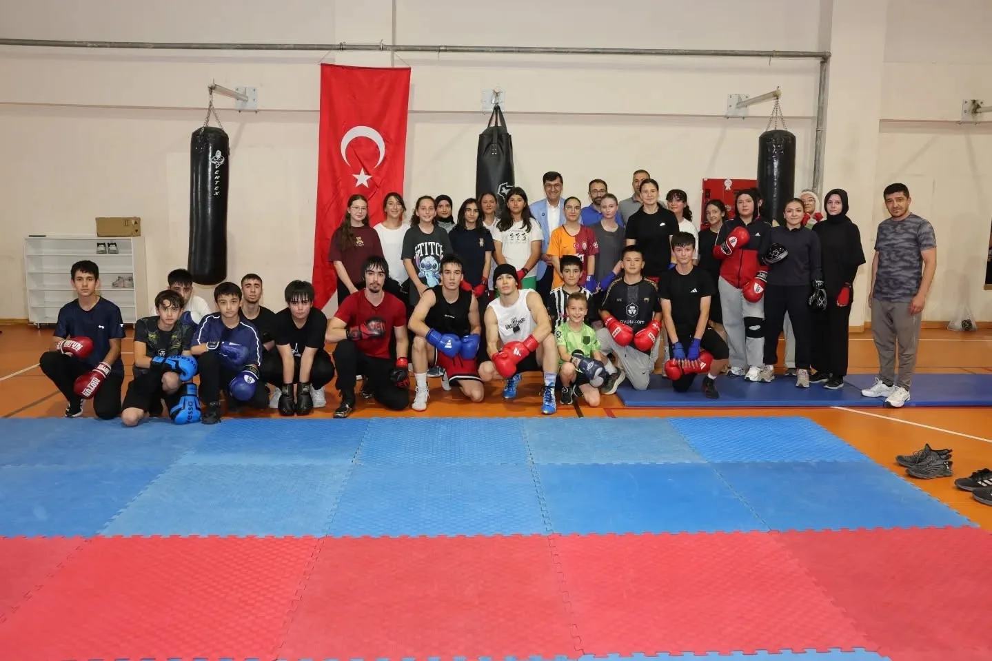 Başkan Kahveci: "Gençlerimizin sportif gelişiminin yanındayız"
