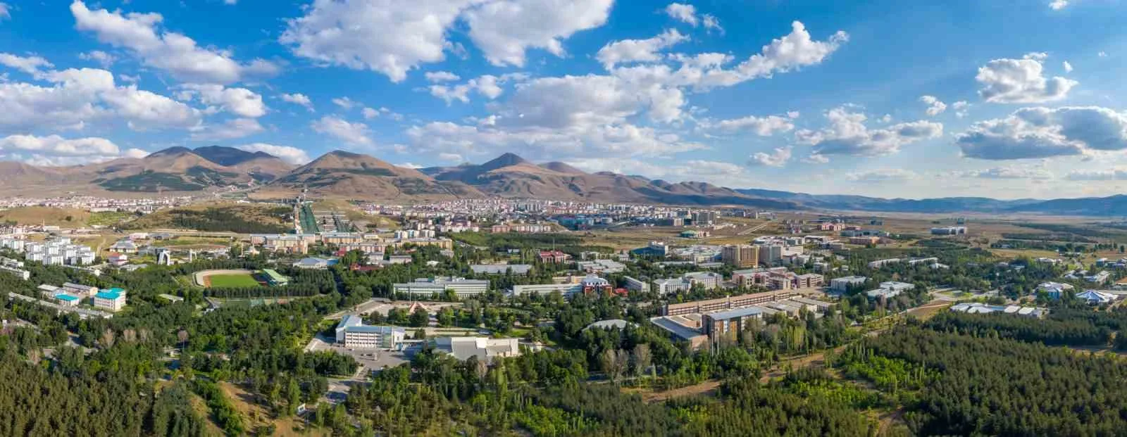 Başkan Sekmen gençlere seslendi: "Bilim ve irfanın beşiği Erzurum eğitimde de bir fırsatlar şehridir"