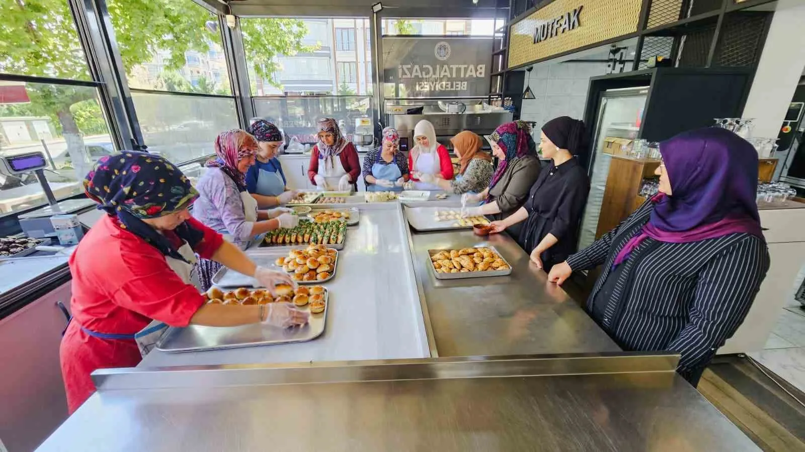 Battalgazi Belediyesi Kadın Kooperatifi, Trafik Park’ta hizmet vermeye başladı