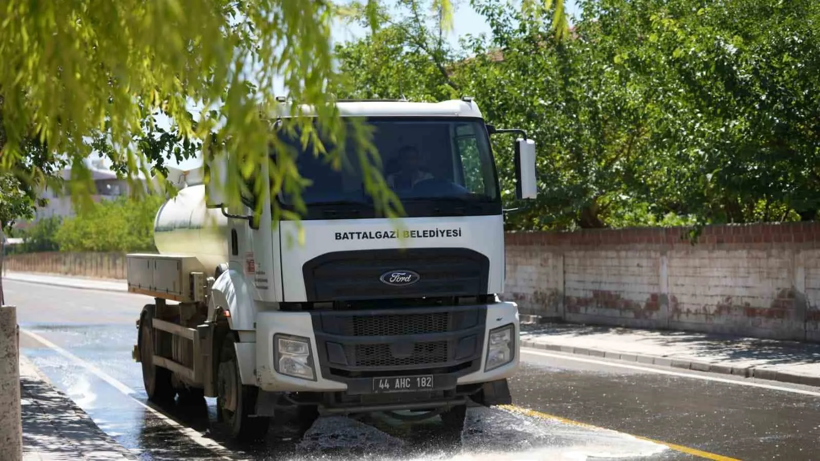 Battalgazi’de temizlik ve pazar denetimleri sürüyor