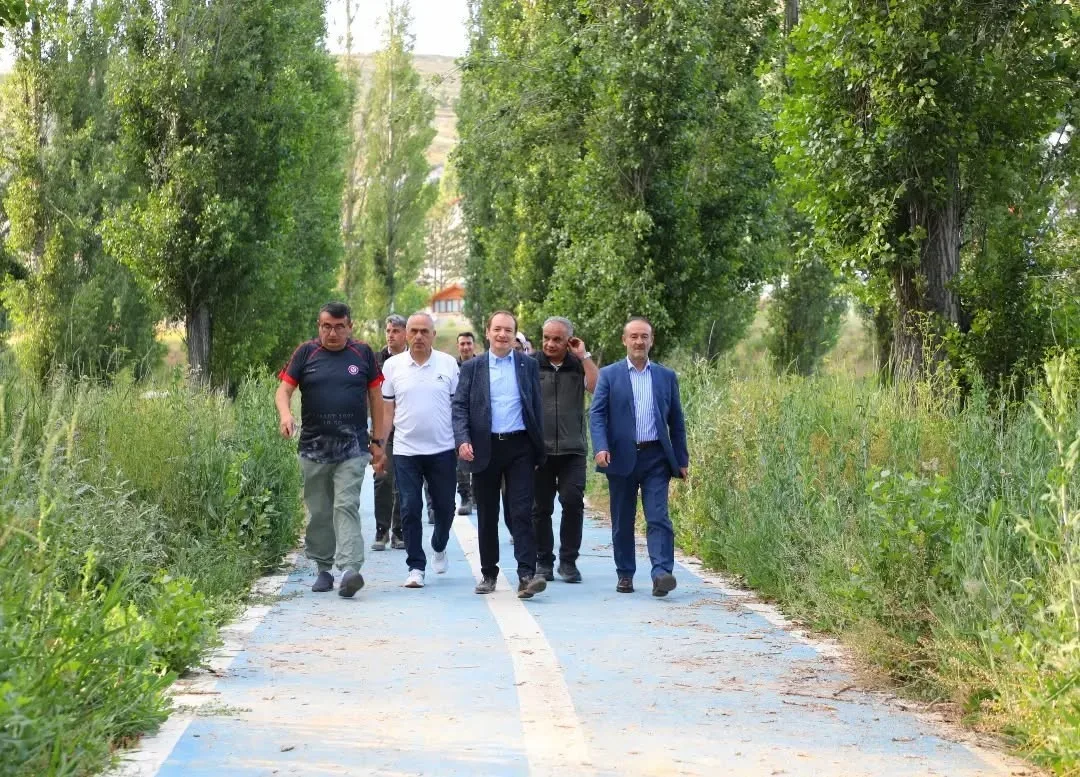 Bayburt’ta doğa yürüyüşü ve fidan dikimi yapıldı