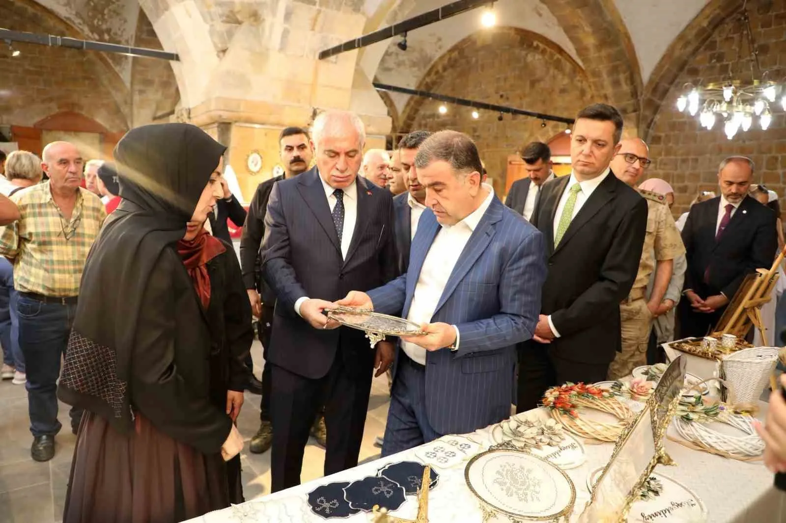 Bayburt’ta yöresel dokuma ve el sanatları sergisi açıldı