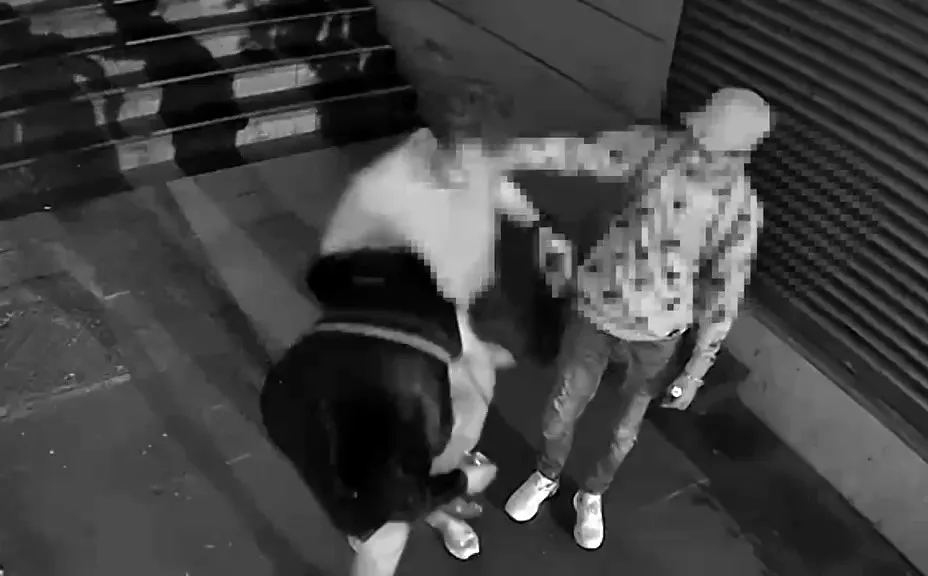 Beyoğlu’nda yankesicilik kamerada: Cep telefonu hırsızı tutuklandı