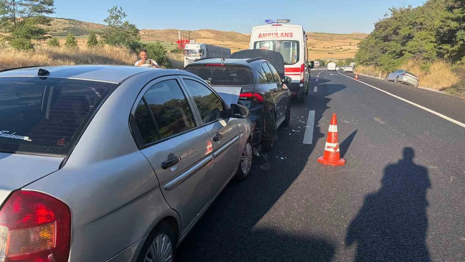 Bilecik’te 4 aracın karıştığı zincirleme kazada 2 çocuk yaralandı