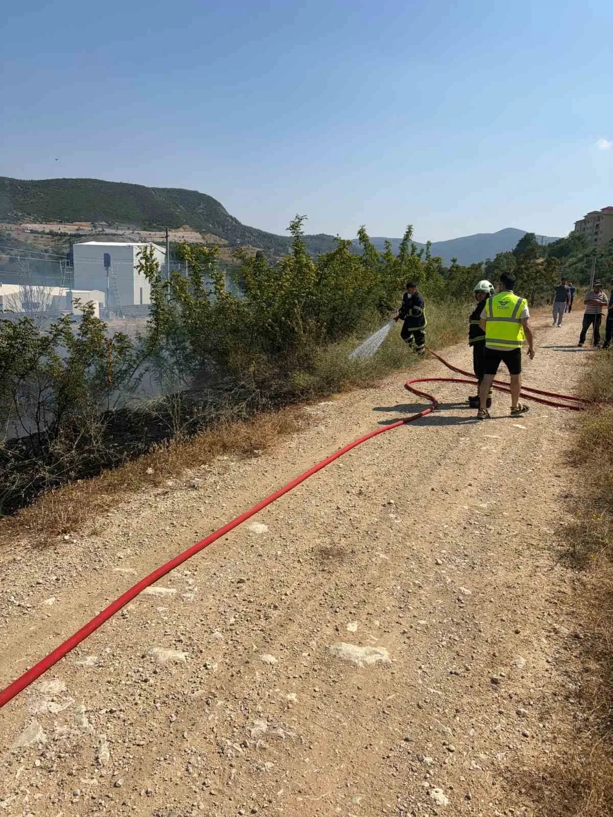 Bilecik’te YHT hattı yakınında çıkan otluk yangını anında söndürüldü