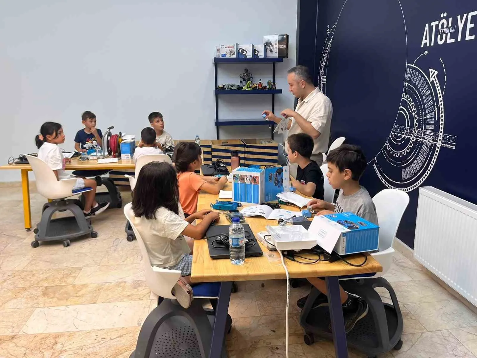 Bilim Sincan’da geleceğin mühendisleri kendi robotlarını üretiyor