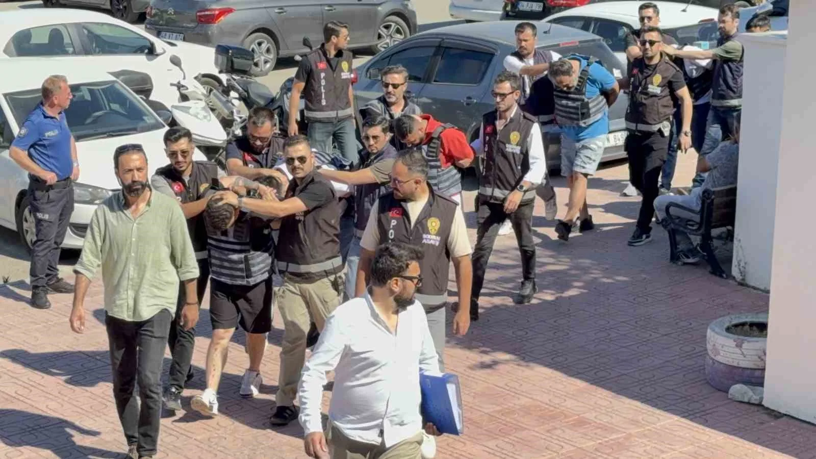 Bitez’deki cinayet soruşturmasında 7 şüpheli adliyeye sevk edildi