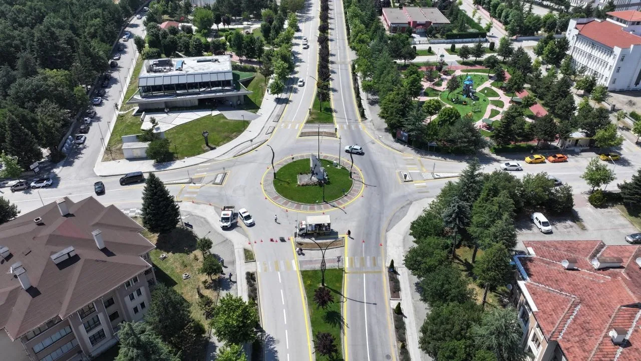 Bolu’da trafik güvenliği için yol çizgileri yenileniyor