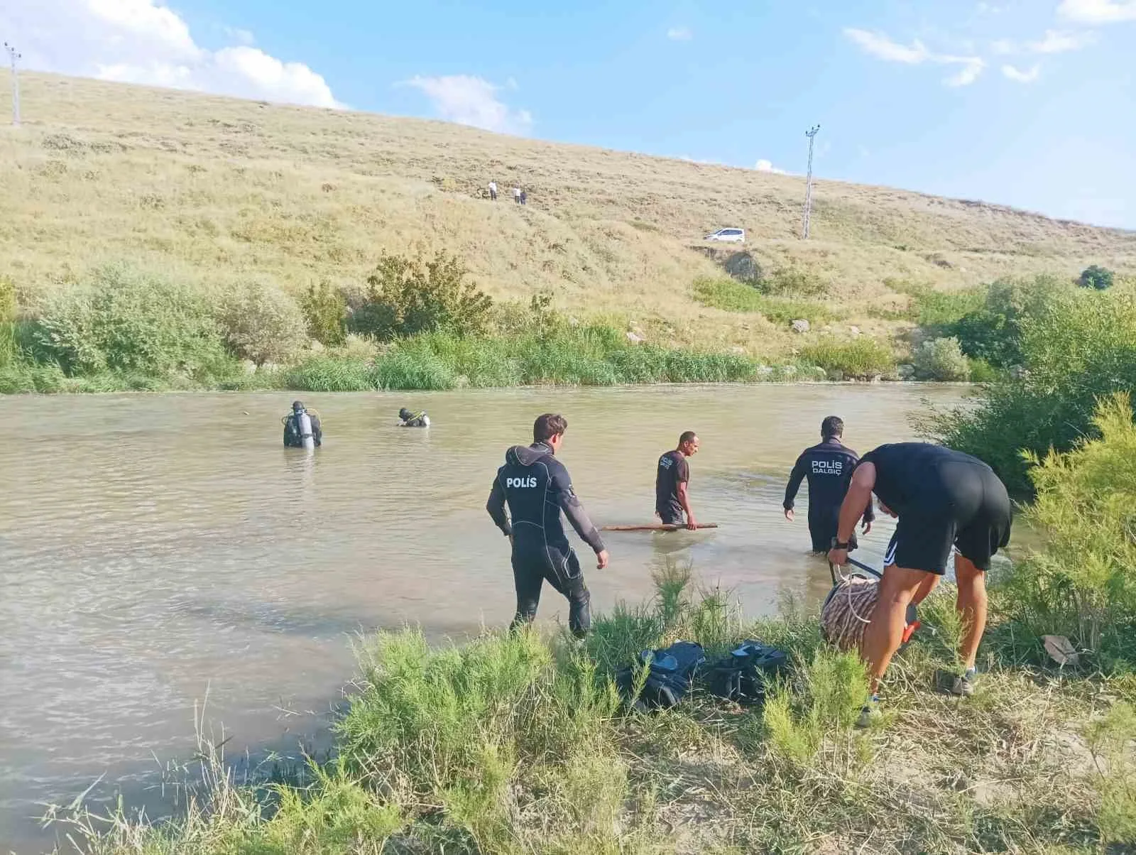 Bulanık’ta kahreden olay: Çaya düşen iki kardeşten biri yaşamını yitirdi, diğeri kayıp
