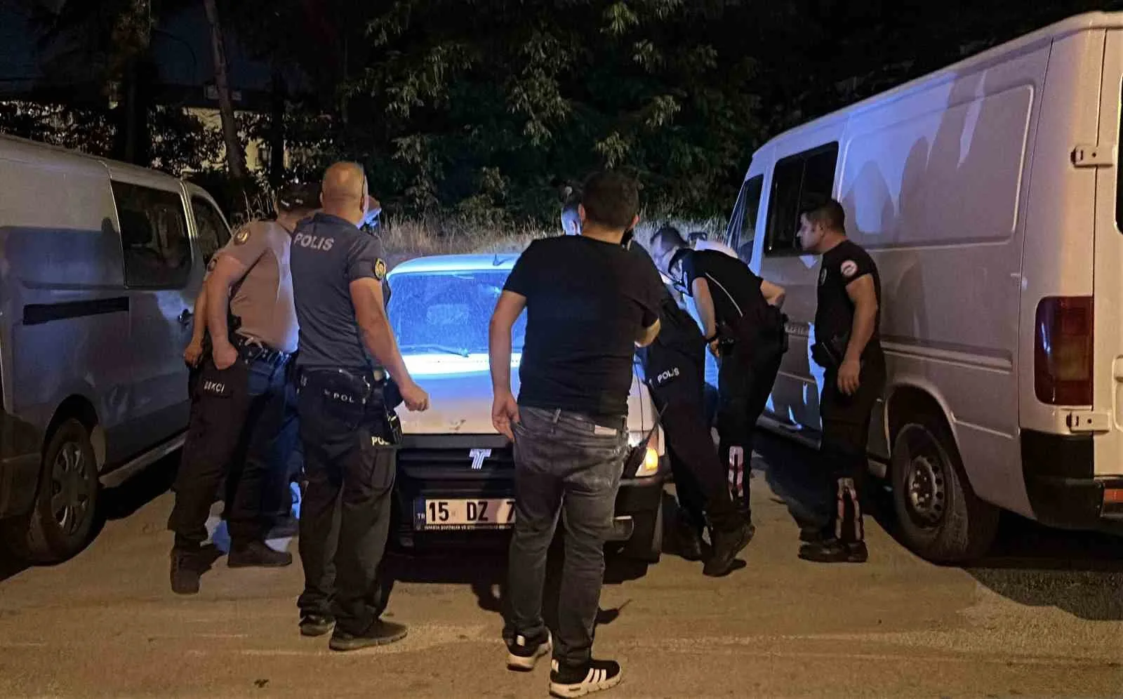 Burdur’da aracın içinde hareketsiz bulunan genç hastanede hayatını kaybetti