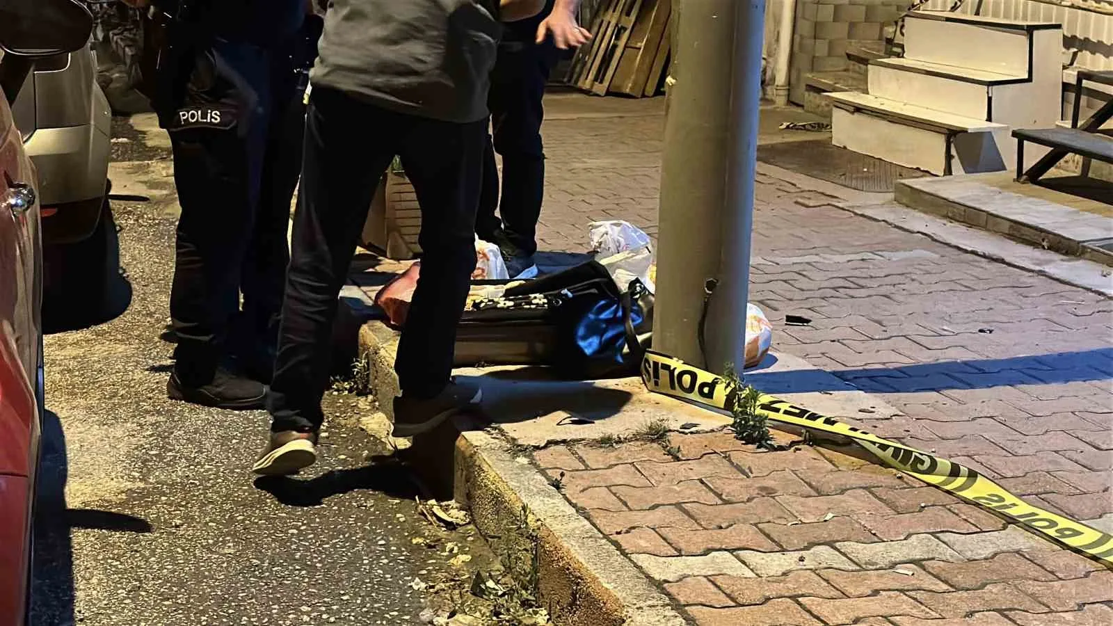 Burdur’da fünyeyle patlatılan valizden eşyalar çıktı