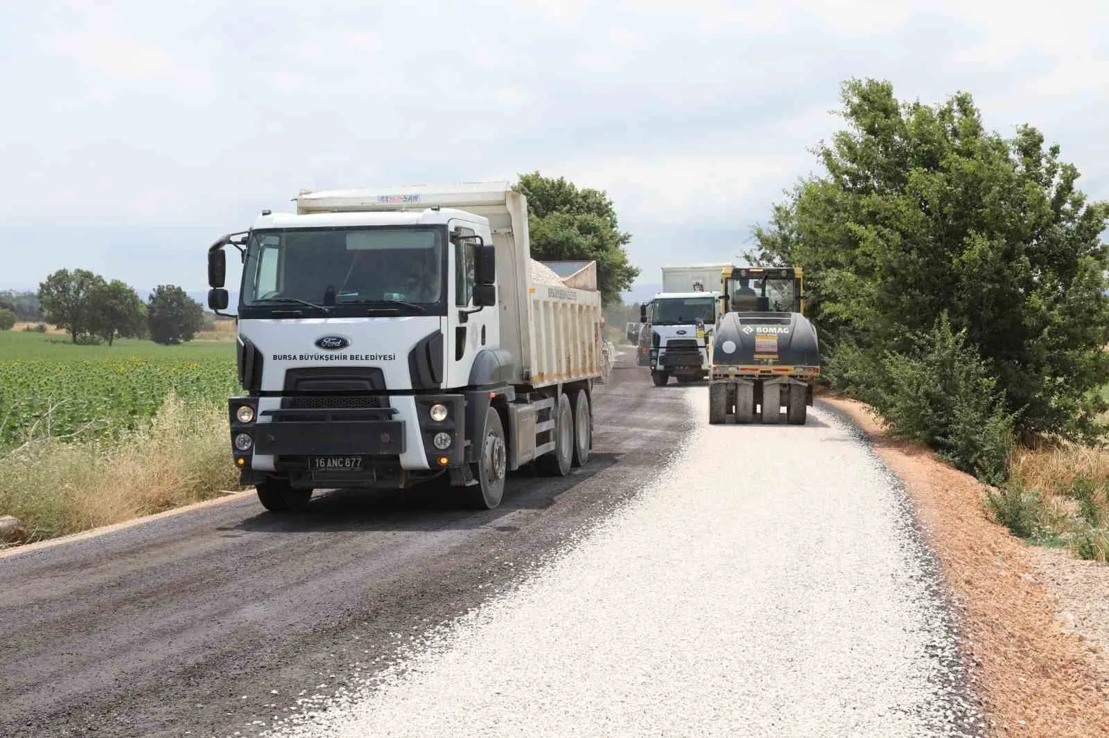 Büyükşehir, Nilüer’de yolları yeniliyor