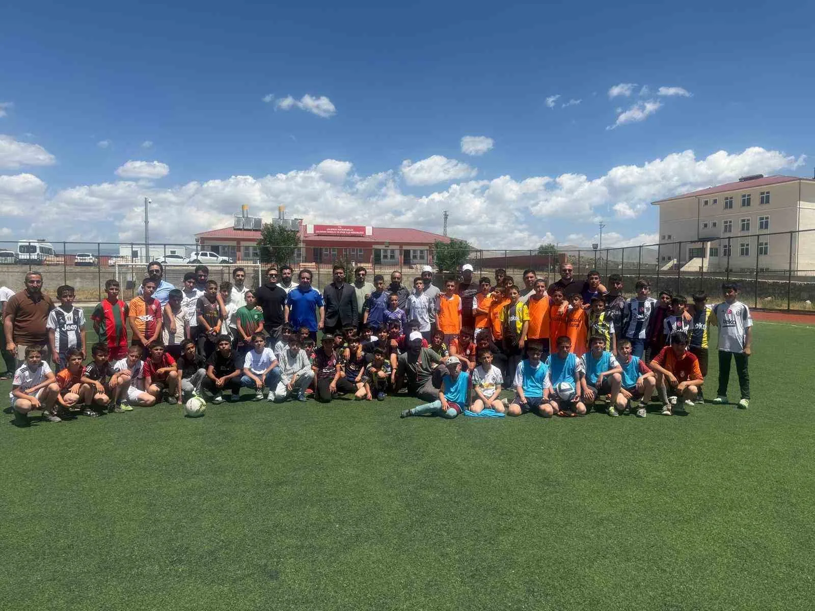 Çaldıran’da yaz Kur’an kursu öğrencileri futbol turnuvasında buluştu