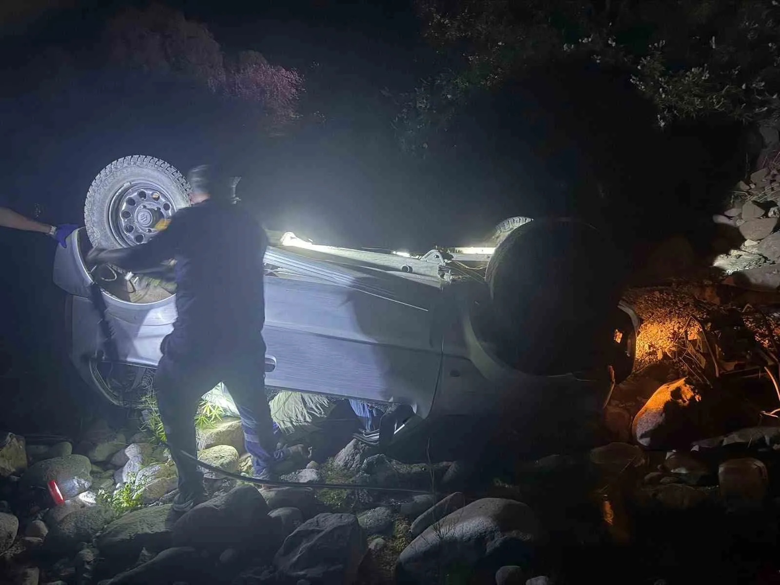 Çanakkale’de dereye uçan aracın sürücüsü hayatını kaybetti