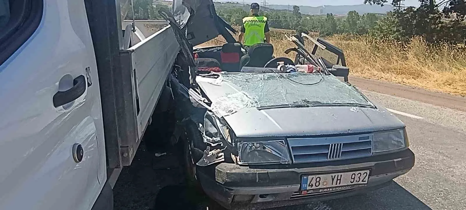 Çanakkale’de kamyonete arkadan çarpan otomobilde ağır yaralanan çocuk hayatını kaybetti