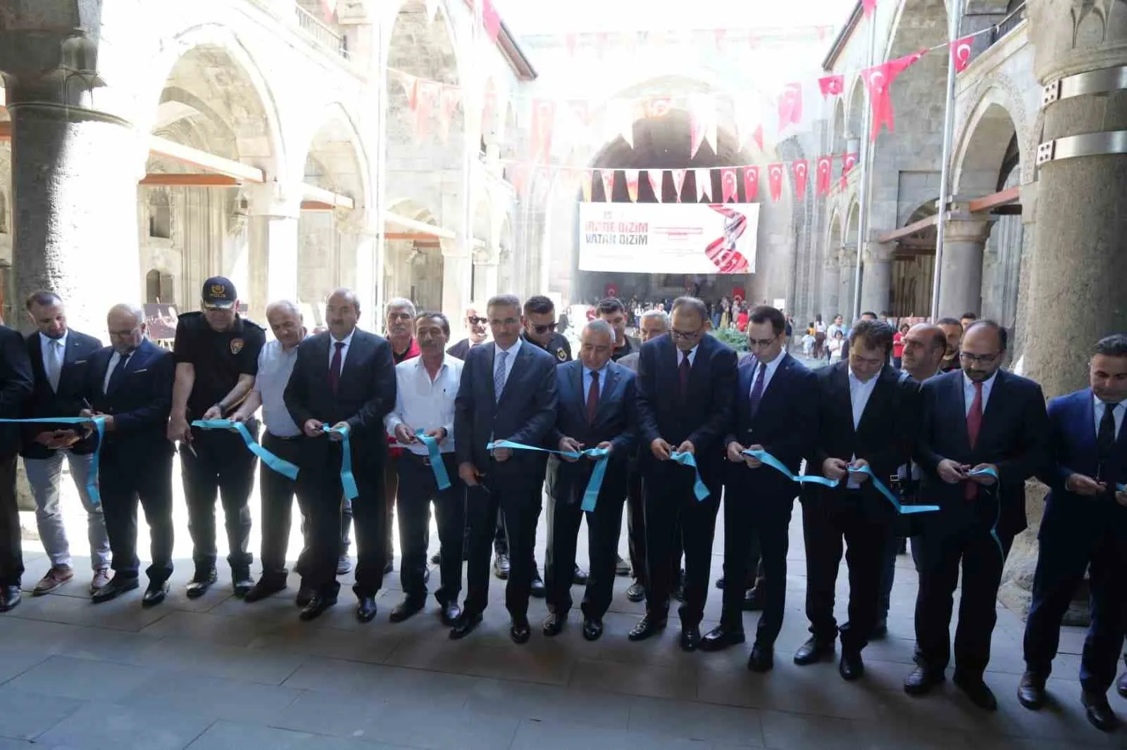 Çifte Minareli Medrese’de 15 Temmuz ruhunu yaşatan anlamlı sergi