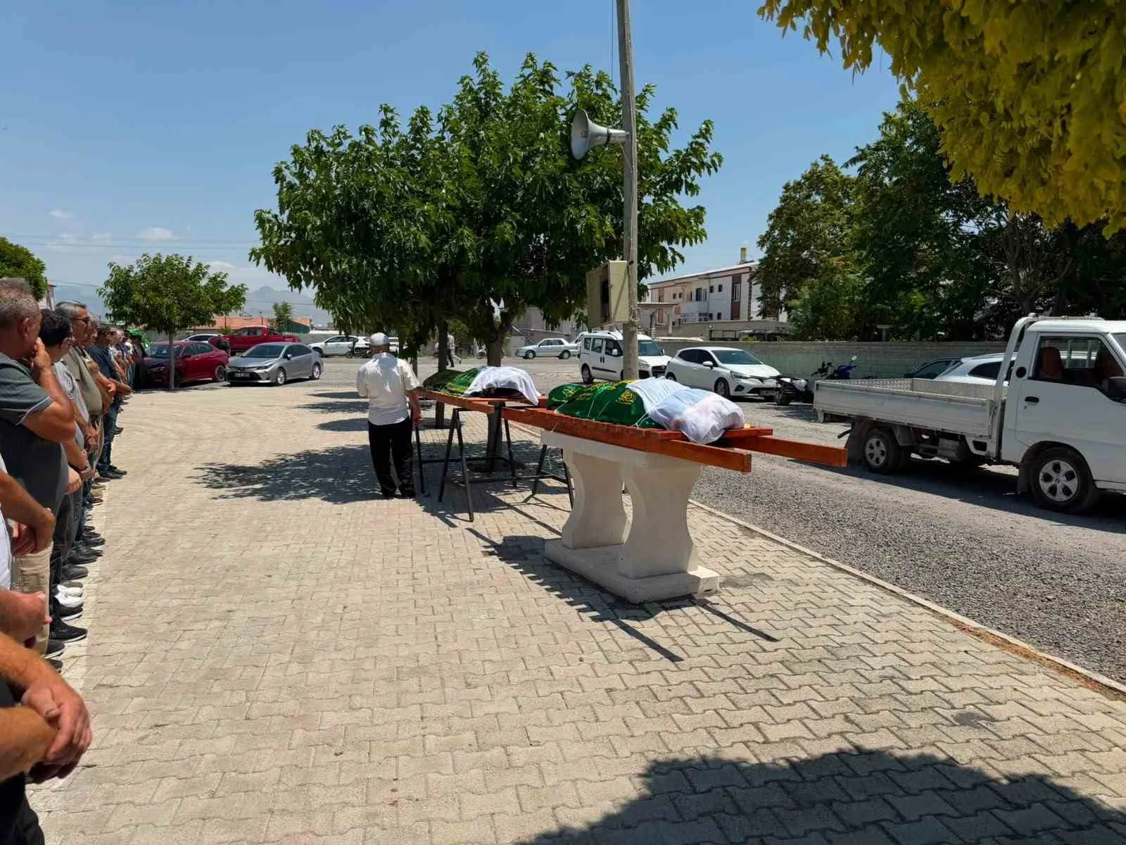 Cinayete kurban giden anne ve kızına acı veda