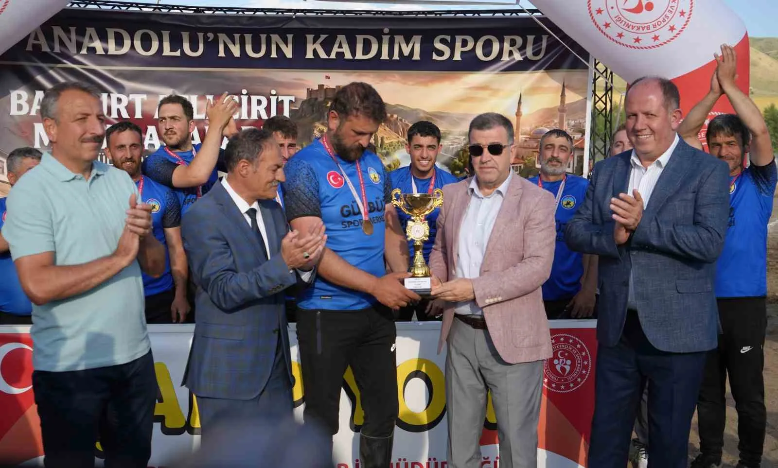 Cirit finalinde geri dönüş: 7 puan geriden geldi, yarım puan farkla Bayburt şampiyonu oldu