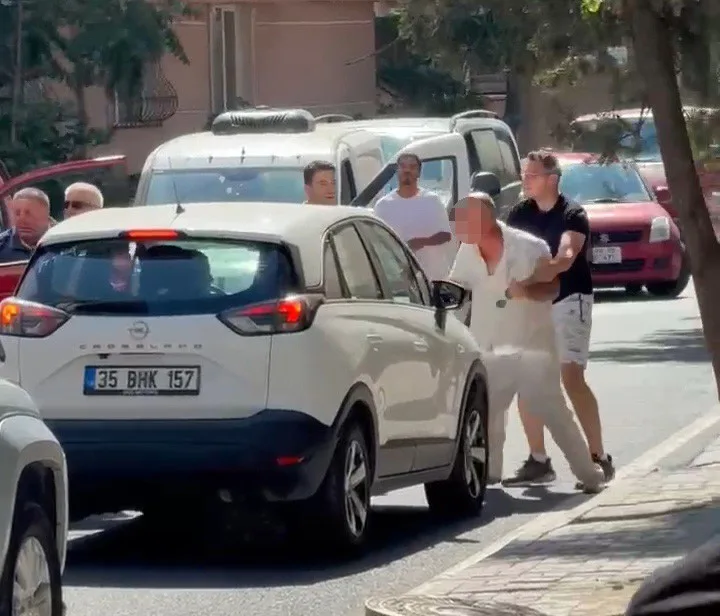 Çorlu’da yol verme kavgası kamerada