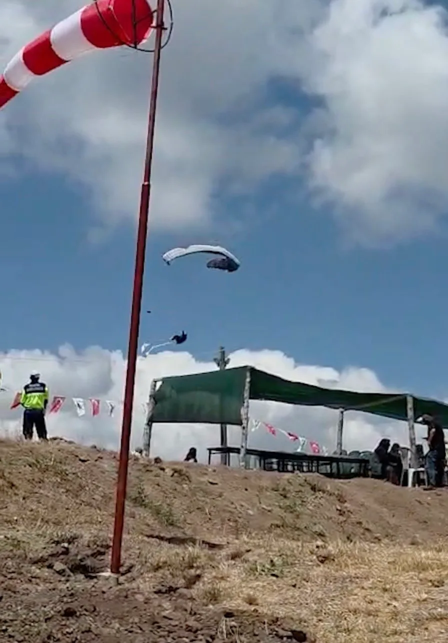 Çorum’da yamaç paraşütü pilotunun düşme anı kamerada