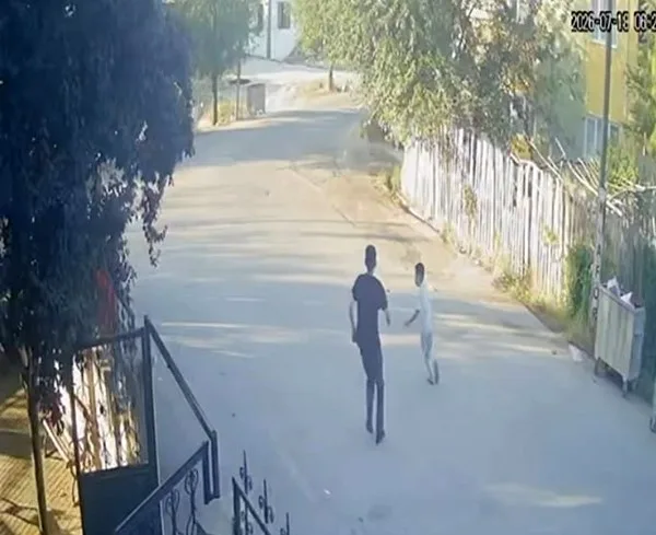 Deprem anında çocukların panik dolu kaçışı kamerada