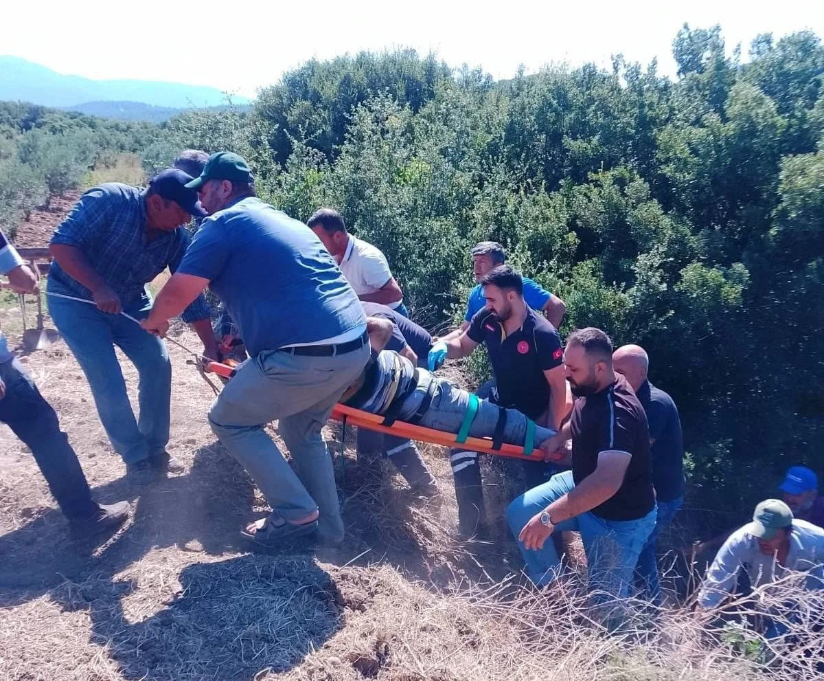 Dereye devrilen traktörün sürücüsü hayatını kaybetti