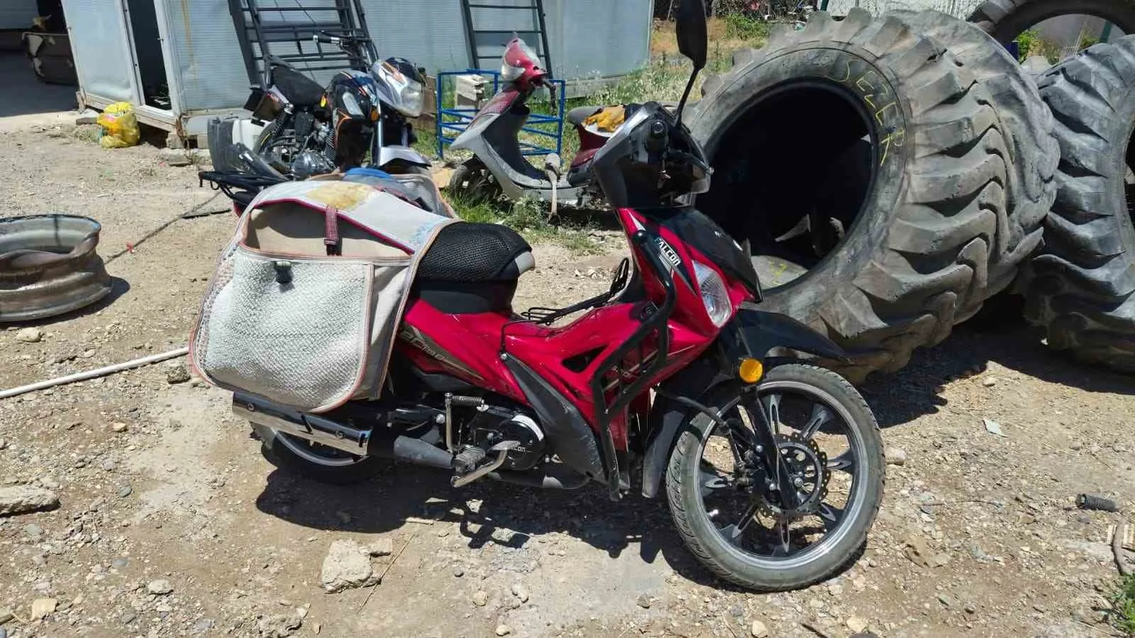 Devrilen motosikletin sürücüsü yaralandı