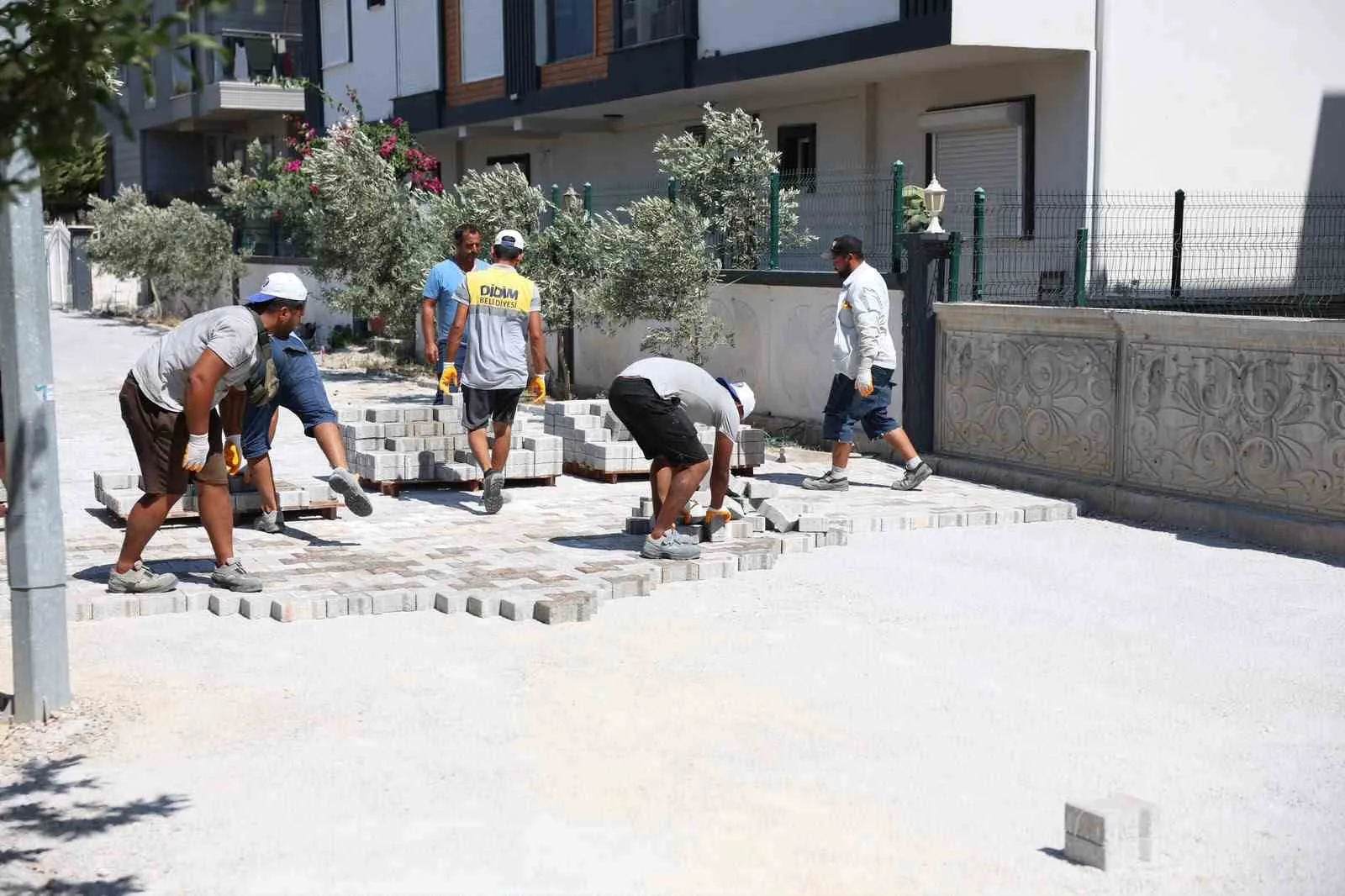 Didim’de yol çalışmaları devam ediyor