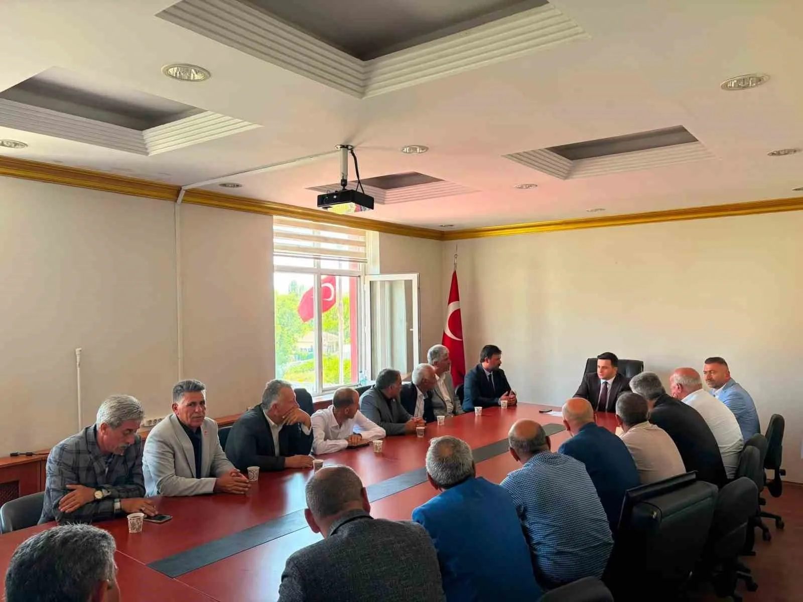 Digor’da köylerin sorunları masaya yatırıldı: Kaymakam Zengin muhtarlarla bir araya geldi