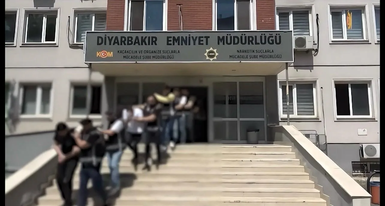 Diyarbakır’da silahlı suç örgütü şebekesi çökertildi: 40 gözaltı