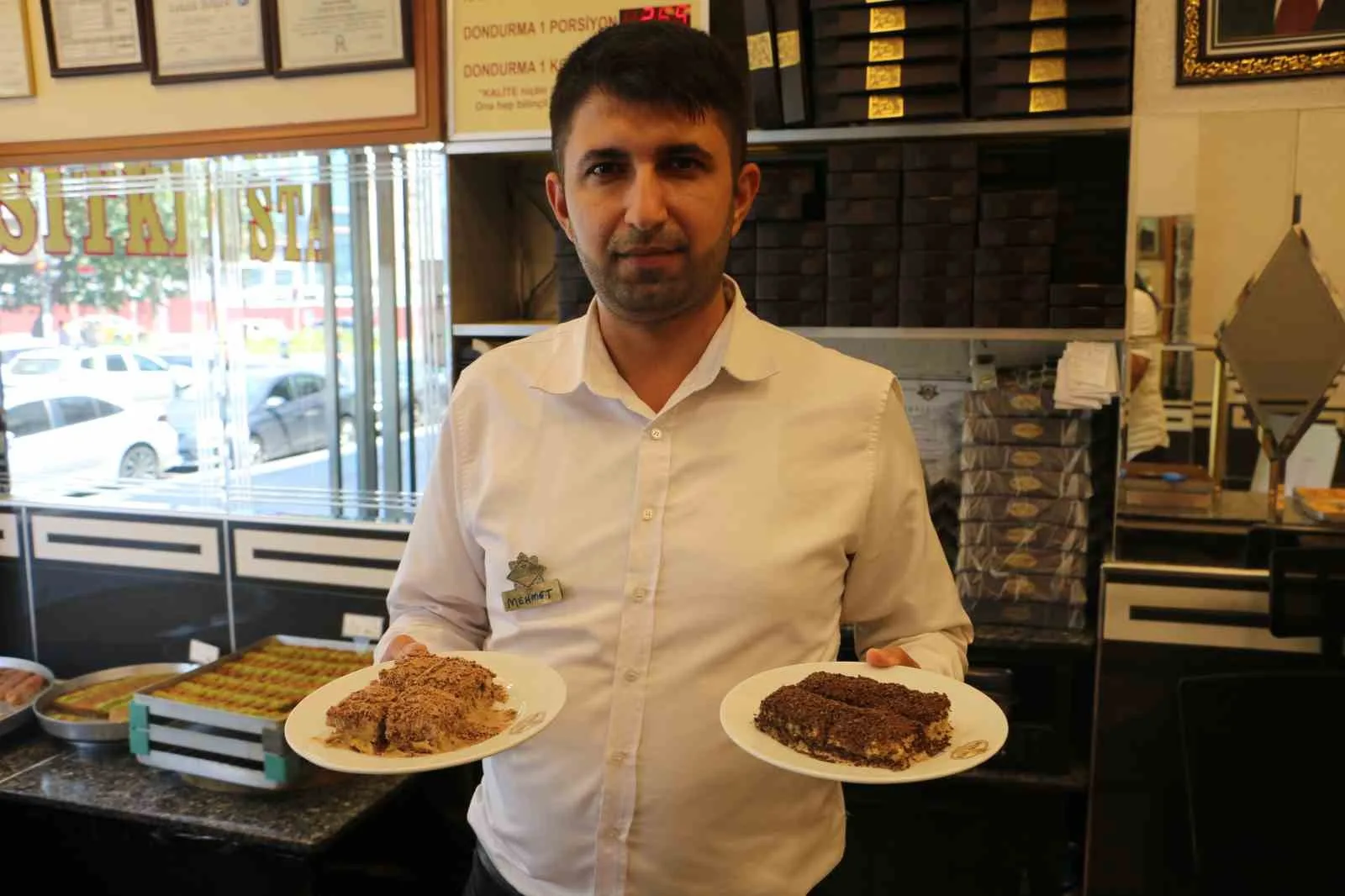 Diyarbakır’ın kavurucu sıcağında serinleten lezzet: Soğuk baklava, yaz aylarında vatandaşların vazgeçilmezi oldu
