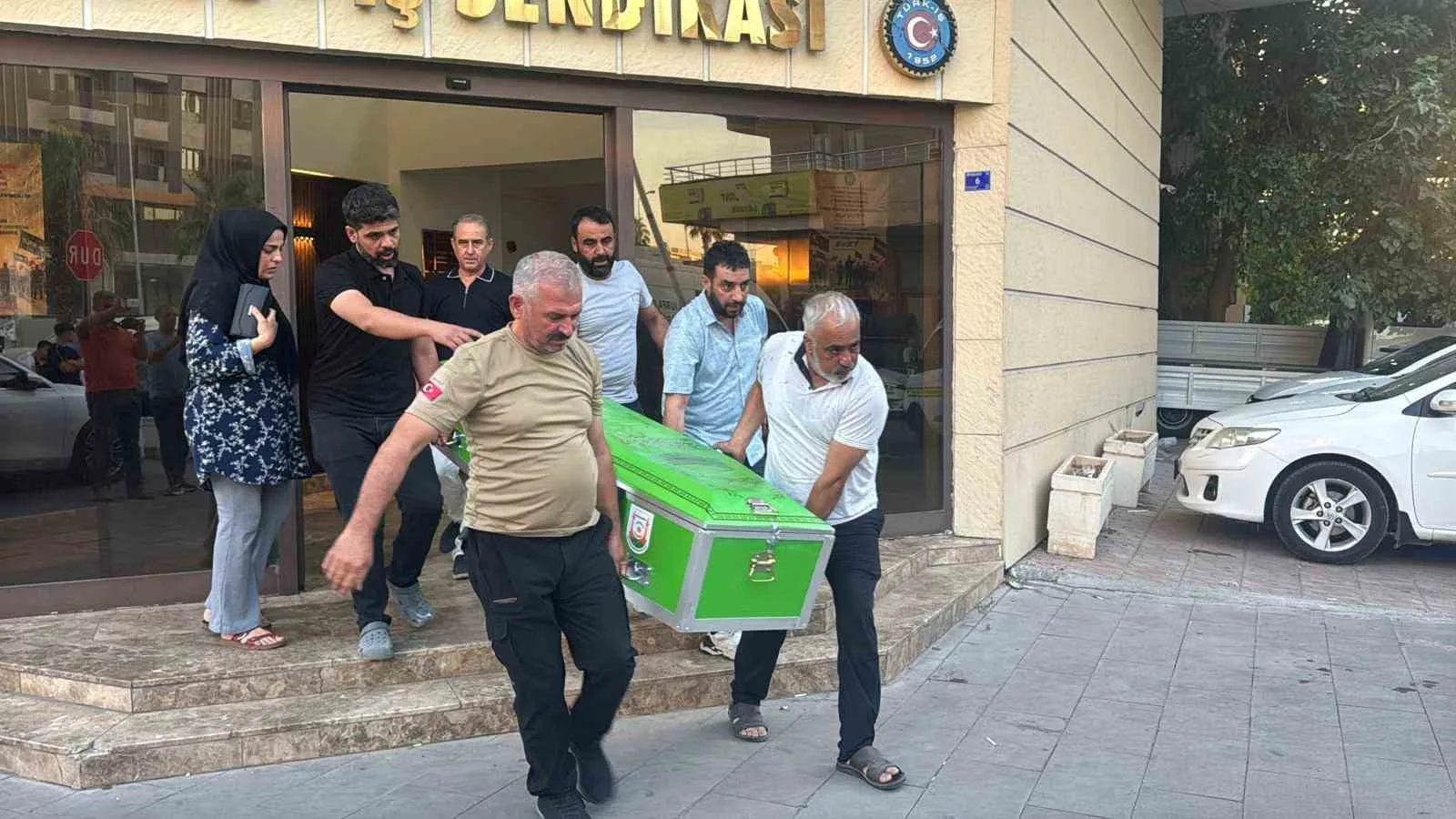 Doktor kaldığı misafirhanede ölü bulundu