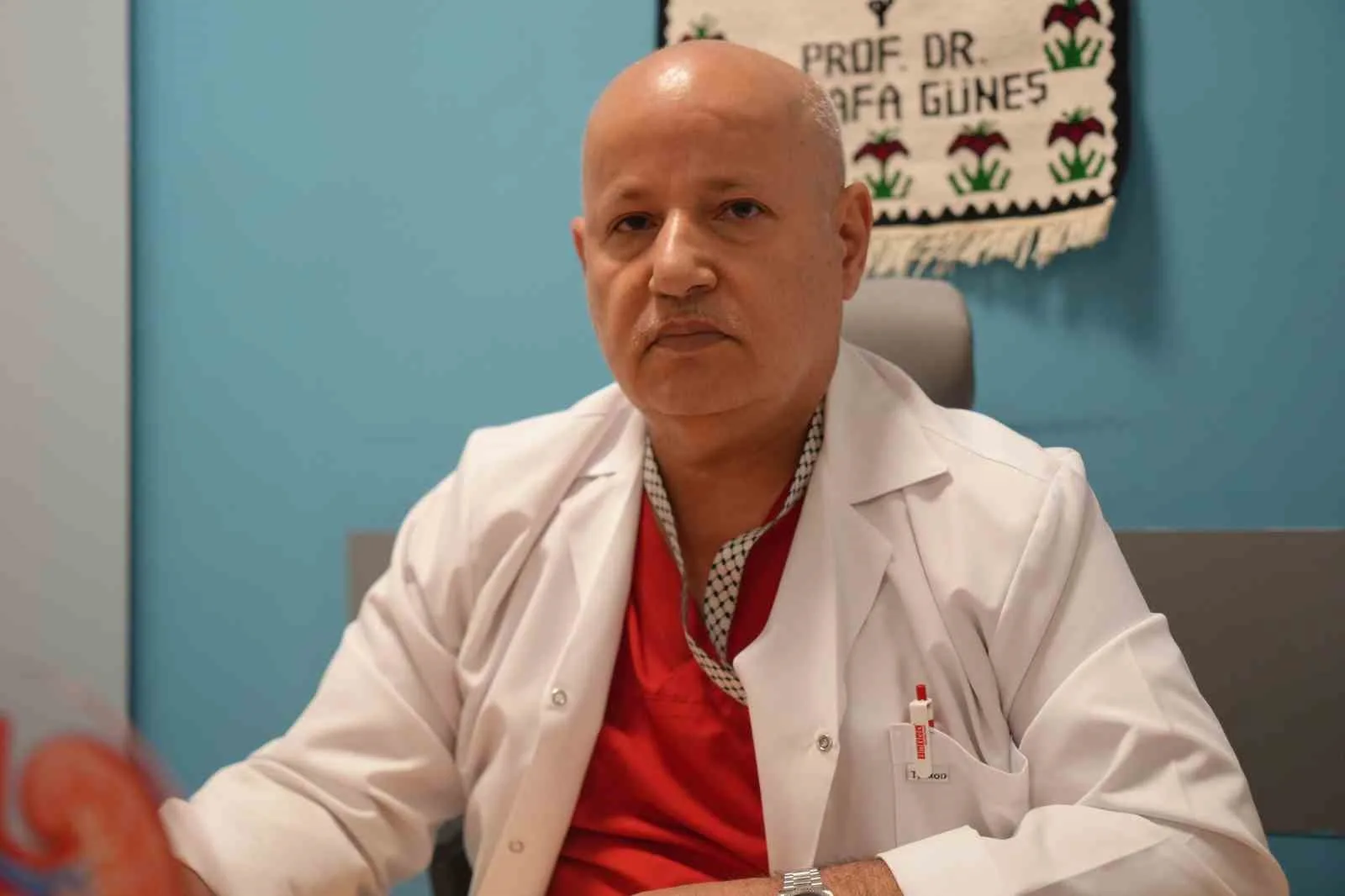 Doktorlar gözlerine inanamadı: 1,5 yıl ertelediği ameliyatta karnından dev kitle çıktı