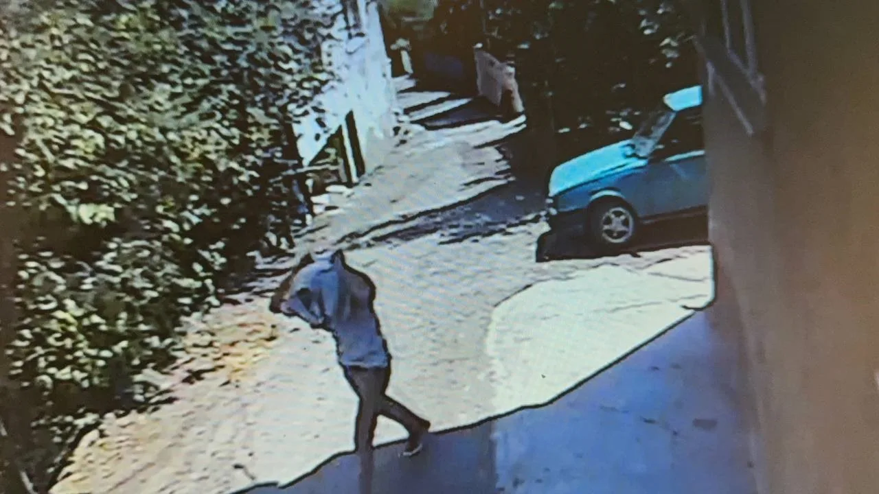 ’Dur’ ihtarına uymayan sürücü, kadınları araçta bırakıp kaçtı