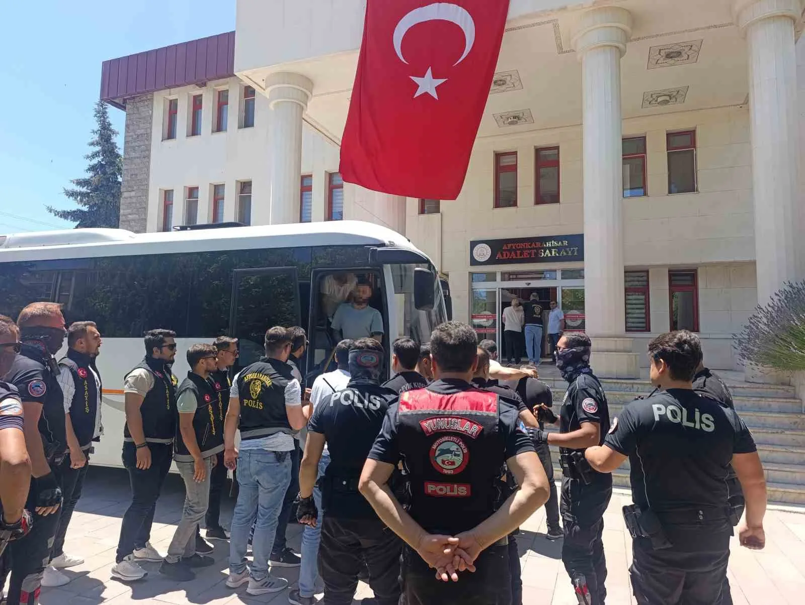 Durak başkanı cinayetinde yakalanan 18 kişi adliyeye sevk edildi