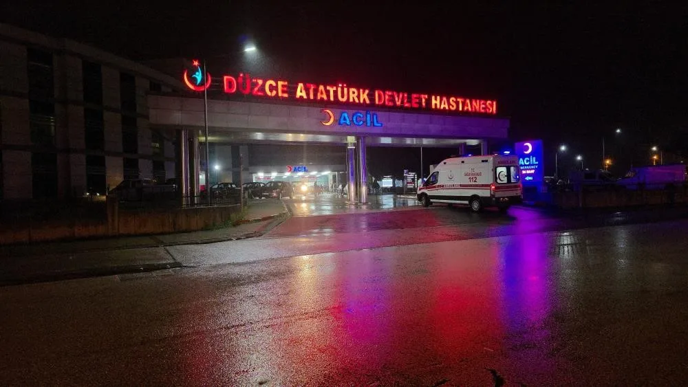 Düzce’de tarım aracı devrildi: 3 yaralı