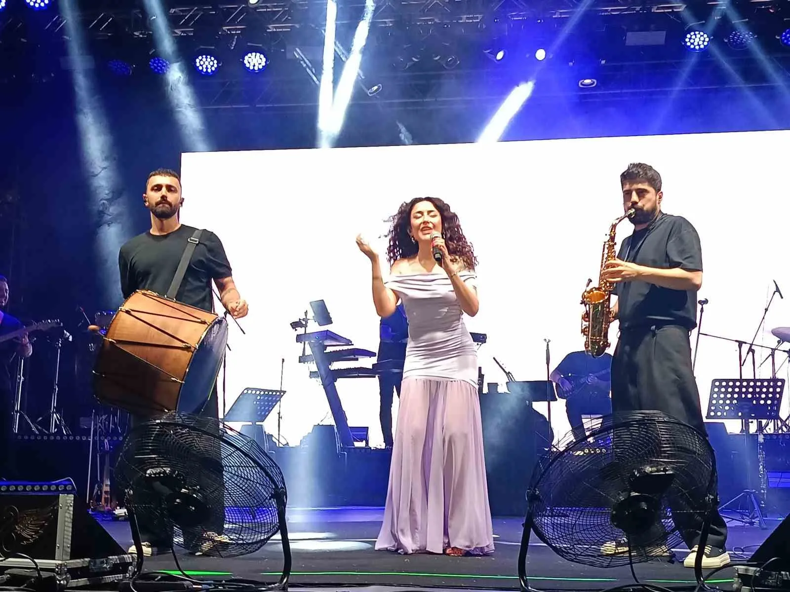 Edirne’de 665’inci Tarihi Kırkpınar Yağlı Güreş Festivali’nde Melek Mosso sahne aldı