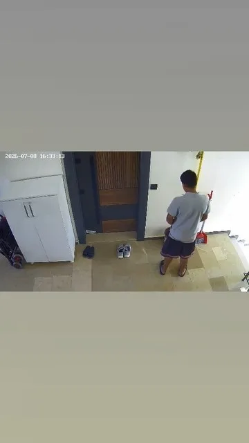 Elazığ’da bir şahıs, bina içerisindeki çöp kovasına idrarını yaptı