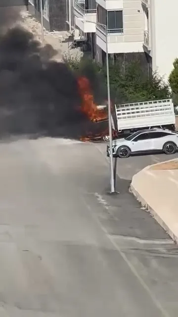 Elazığ’da pikap alev topuna döndü