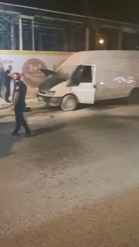 Elazığ’da seyir halindeki minibüste yangın