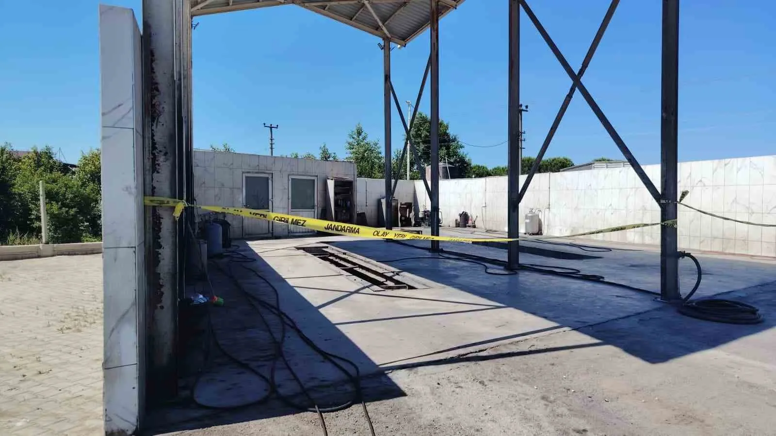 Elektrik akımına kapılarak ölen baba ve oğlu gözyaşları arasında toprağa verildi