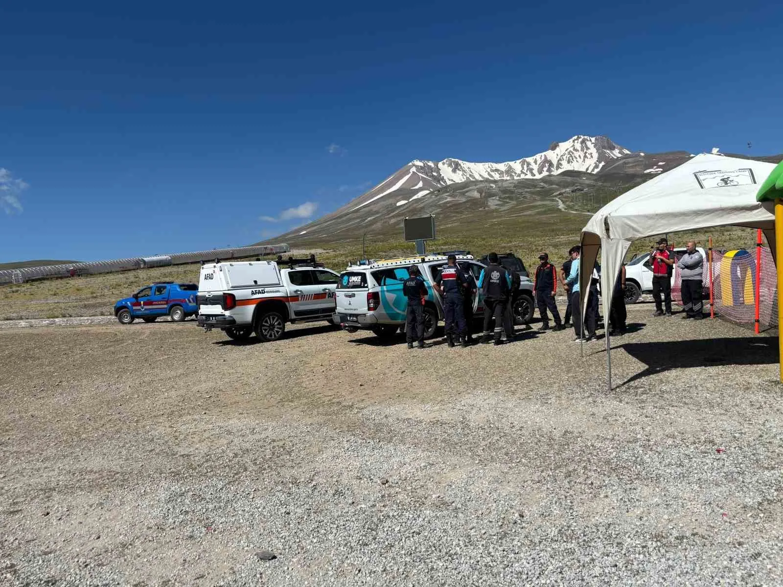 Erciyes’te rahatsızlanarak mahsur kalan 3 kişi kurtarıldı