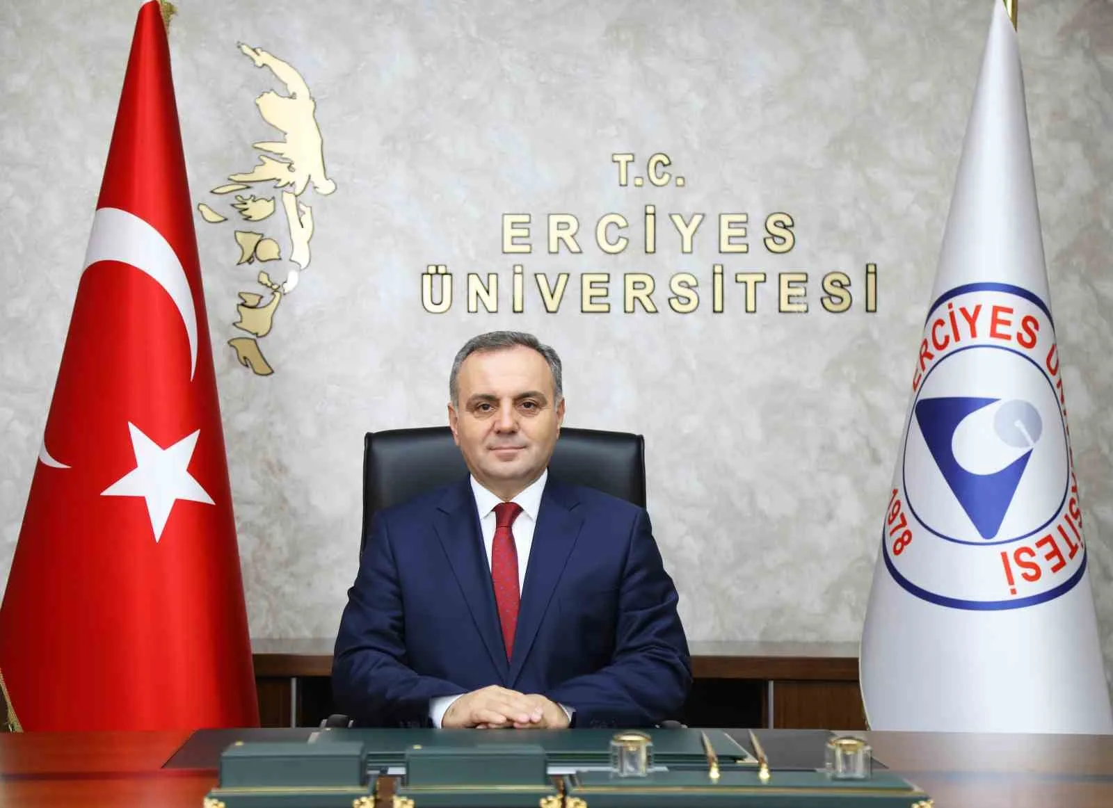 ERÜ Rektörü Prof. Dr. Altun: "Milletimiz, sarsılmaz birlik ve beraberliğini tüm dünyaya göstermiştir"