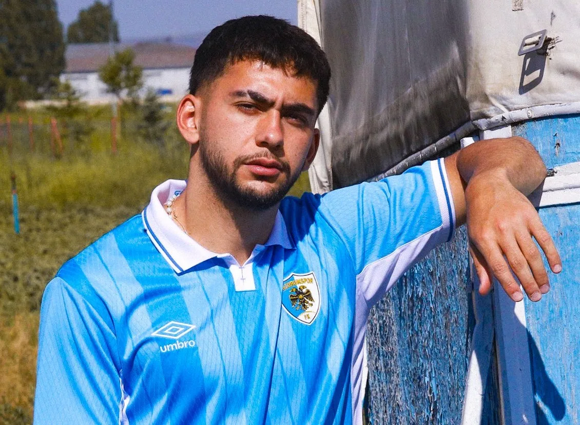 Erzurumspor FK, yeni sezonun "Gökbörü" formasını tanıttı